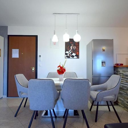 Apartment Lucy Малинска Экстерьер фото