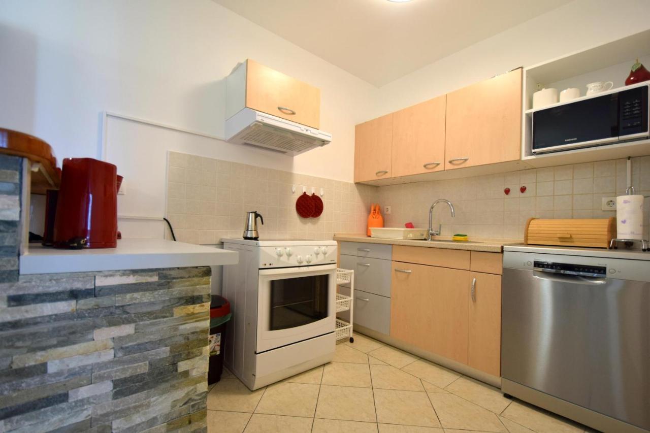 Apartment Lucy Малинска Экстерьер фото