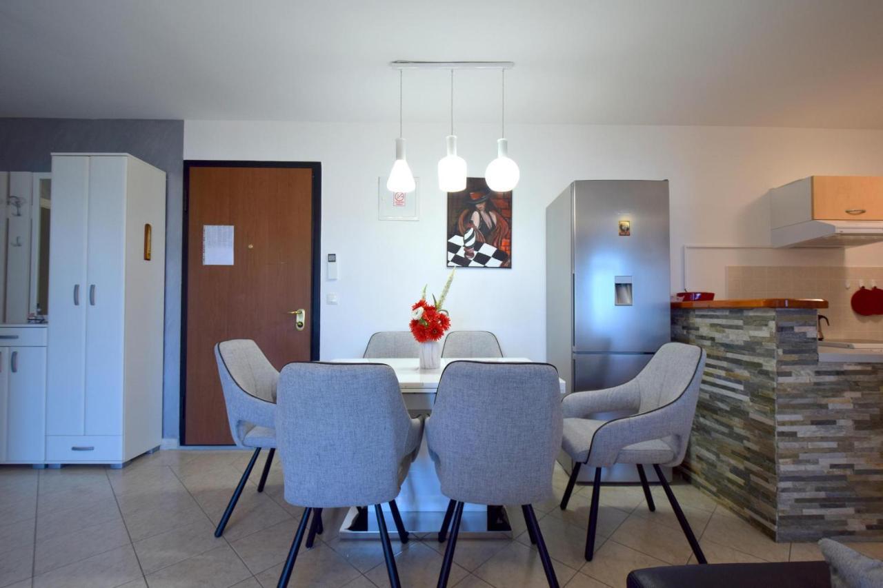 Apartment Lucy Малинска Экстерьер фото