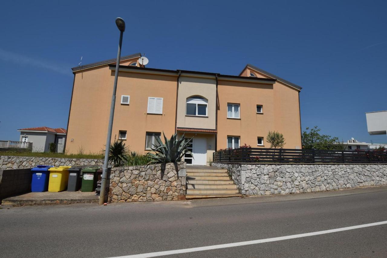Apartment Lucy Малинска Экстерьер фото