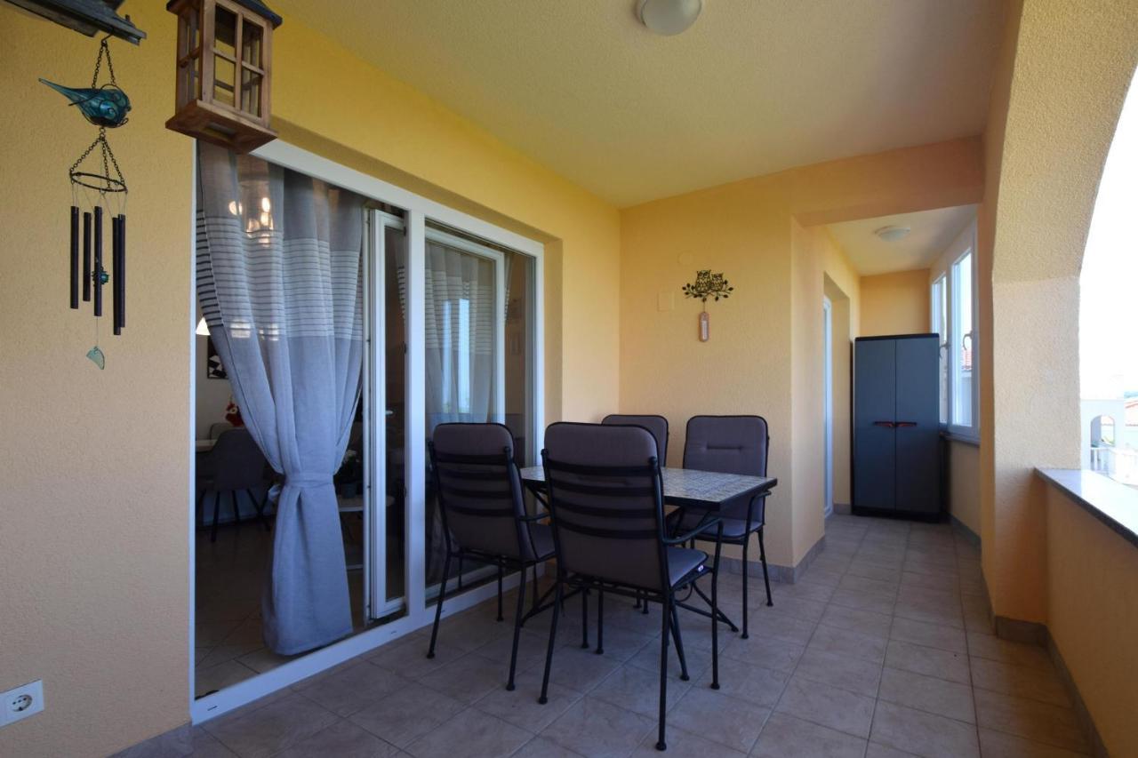 Apartment Lucy Малинска Экстерьер фото