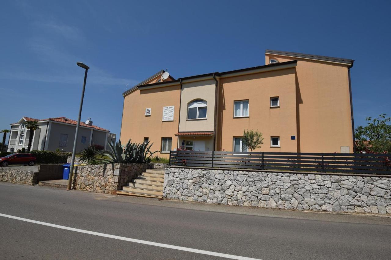 Apartment Lucy Малинска Экстерьер фото